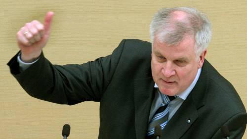 Horst Seehofer (CSU) ist sauer auf seine Augsburger Parteikollegen