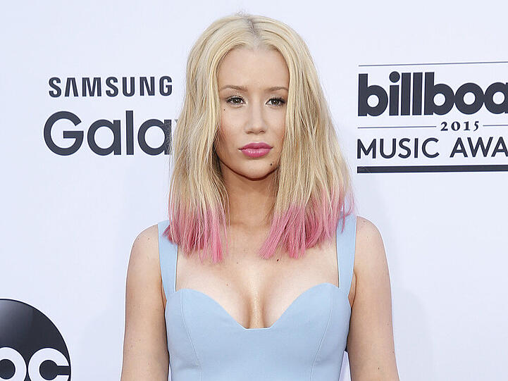 Iggy Azalea zeigte sich bei den Billboard Music Awards 2015 erstmals mit neuer Nase