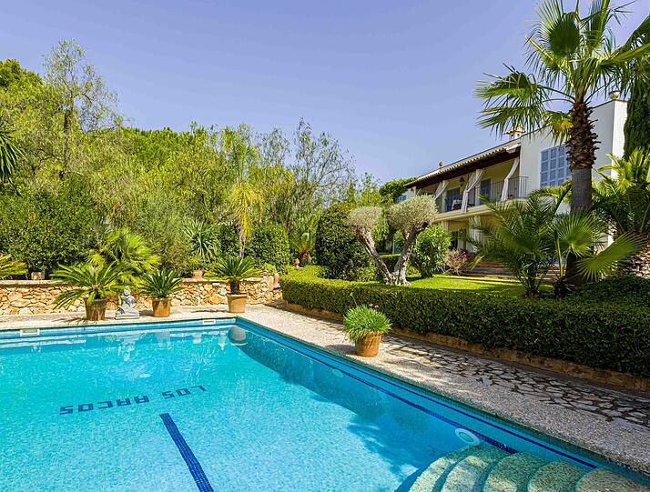 Guido Maria Kretschmer lebte 22 Jahre lang auf Mallorca. Jetzt steht seine Designer-Villa für 1,7 Millionen Euro zum Verkauf.