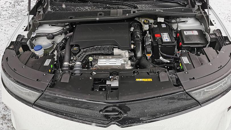 Der 130-PS-Benziner macht den Mokka mit Automatik bis zu 200 Sachen schnell, mit Handschalter sind es 202 km/h. Mike Neumann/mid