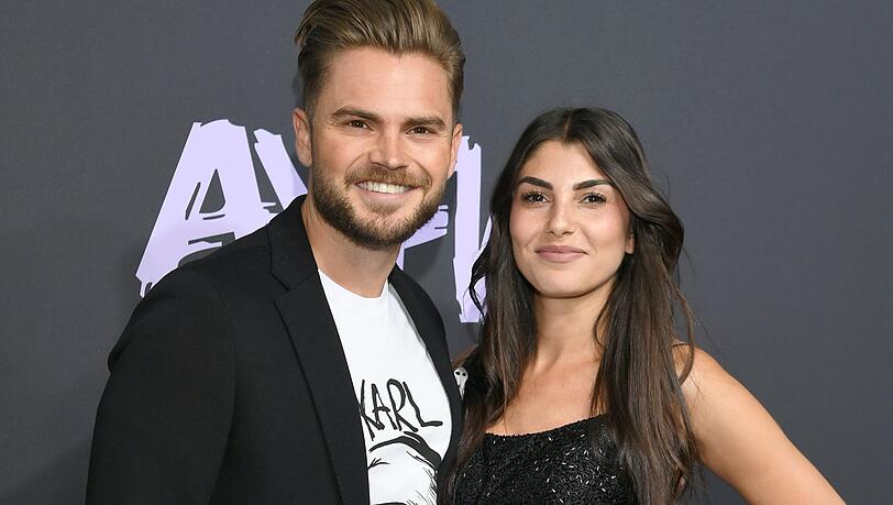 Yeliz Koc mit Ex-Freund Johannes Haller bei einem Event 2019. Die beiden lernten sich bei "Bachelor in Paradise" kennen. Yeliz Koc mit Ex-Freund Johannes Haller bei einem Event 2019. Die beiden lernten sich bei "Bachelor in Paradise" kennen.