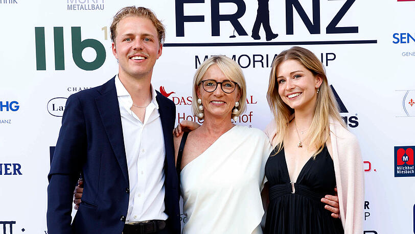 Die Familie von Franz Beckenbauer (Sohn Joel, Frau Heidi und Tochter Francesca) hieß bei einem Charity-Event viele Gäste willkommen.