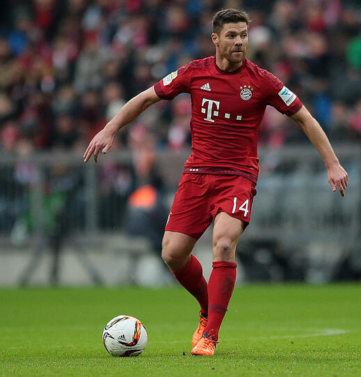 XABI ALONSO: NOTE 3.
Der Lehrmeister für Kimmich als Sechser vor der Abwehr. Sein Freistoß  
(32.) strich knapp am Tor vorbei. Solide.