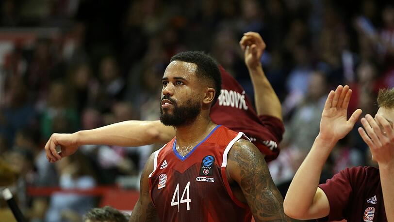 Die Bayern Basketballer um Bryce Taylor feiern einen Auswärtssieg im Europa-Pokal. Die Bayern Basketballer um Bryce Taylor feiern einen Auswärtssieg im Europa-Pokal.