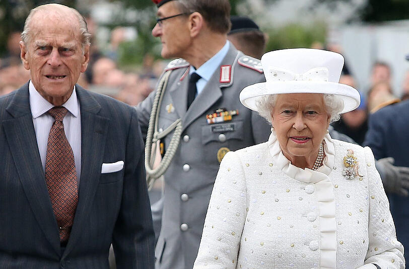 Gemeinsam mit ihrem Mann Prinz Philip absolviert die Queen ein straffes Programm in Berlin