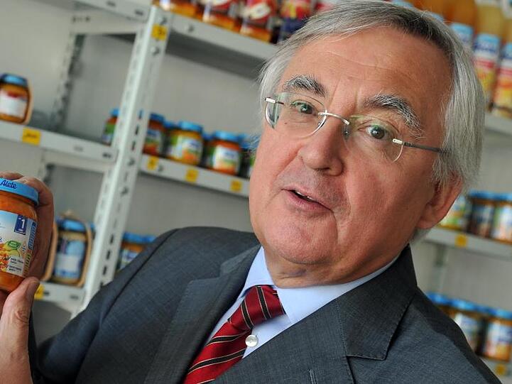 Horst Jostock steht vor einem Regal mit Nahrungsmitteln der Marke Alete. Foto: Stefan Puchner/Archiv