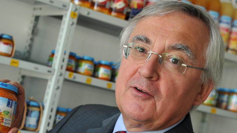 Horst Jostock steht vor einem Regal mit Nahrungsmitteln der Marke Alete. Foto: Stefan Puchner/Archiv