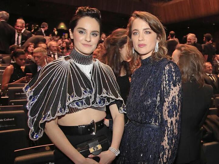Die Schauspielerinnen Noemie Merlant (l) und Adele Haenel bei der César-Verleihung.