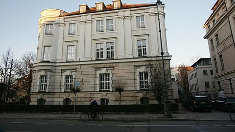 Wie lange die Börse in der ehemaligen Stadtvilla der Familie Hutschenreuther noch bleiben wird, ist derzeit ungewiss. Die BayernLB hat das Gebäude verkauft.