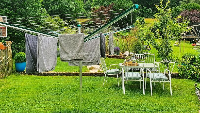 Wäscheständer statt Trockner: So lassen sich im Jahr fast 150 Euro einsparen.