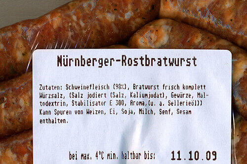Selbst frische Bratwürste aus der Feinkost-Abteilung werden inhaltlich aufgepeppt.