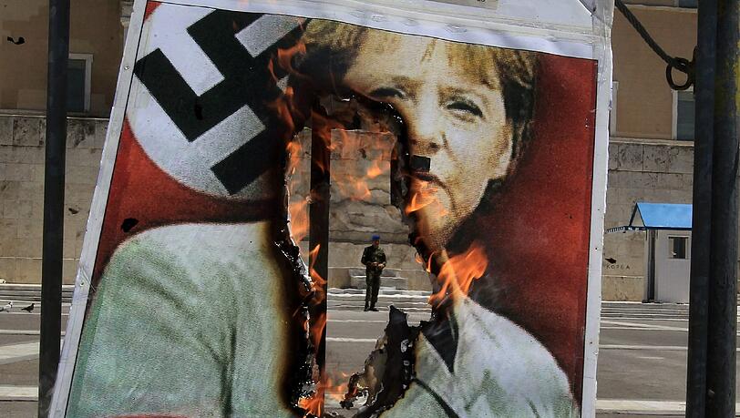 Kanzlerin Angela Merkel wird in Griechenland immer wieder mit Nazi-Vergleichen verunglimpft. Kanzlerin Angela Merkel wird in Griechenland immer wieder mit Nazi-Vergleichen verunglimpft.