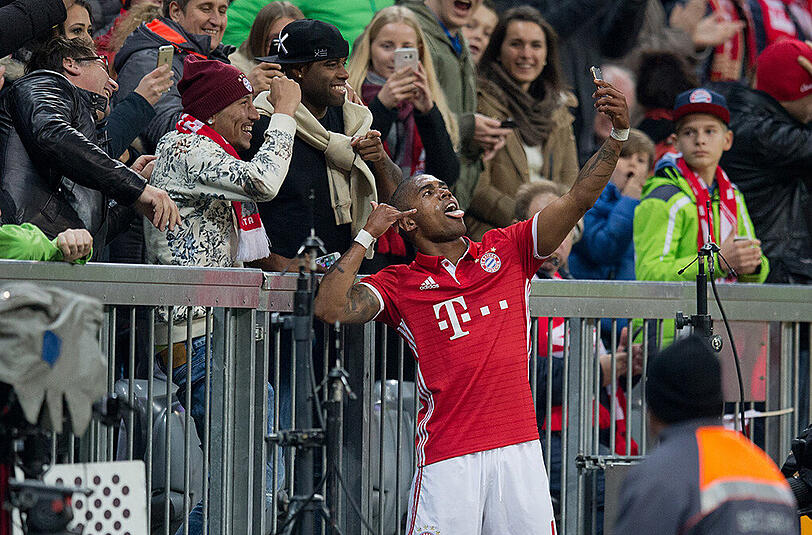Douglas Costa über seinen Jubel: "Ich wollte mit dem Selfie nur sagen: Ich bin zurück! Ich kann unserem Team endlich wieder helfen!"