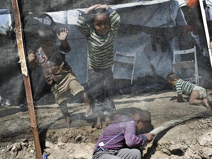 Kinder spielen im Flüchtlingslager Moria auf der griechischen Ägäisinsel Lesbos. Deutschland darf Asylbewerber in ein anderes europäisches Land abschieben, auch wenn das Sozialsystem dort mangelhaft ist.