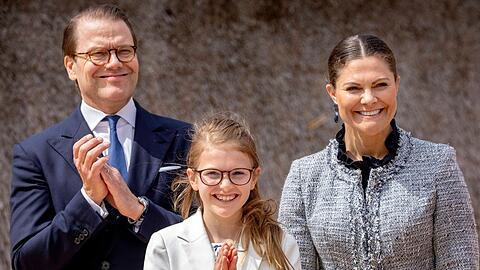 Prinz Daniel, Prinzessin Estelle und Kronprinzessin Victoria feierten am Samstag gemeinsam bei einem Konzert.