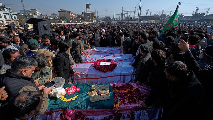 Nach Angaben aus Pakistan wurde der t&ouml;dliche Anschlag im Nachbarland Afghanistan geplant. Der IS hatte die Tat f&uuml;r sich reklamiert.