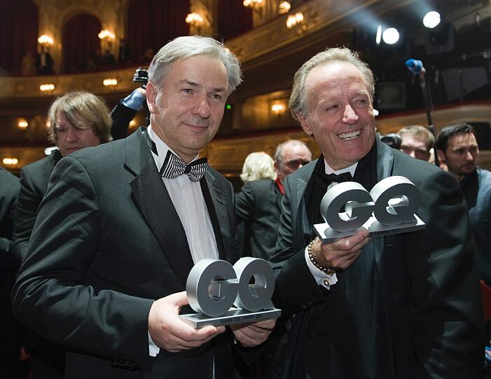 Berlins regiernder Bürgermeister Klaus Wowereit hat auch einen Award bekommen.