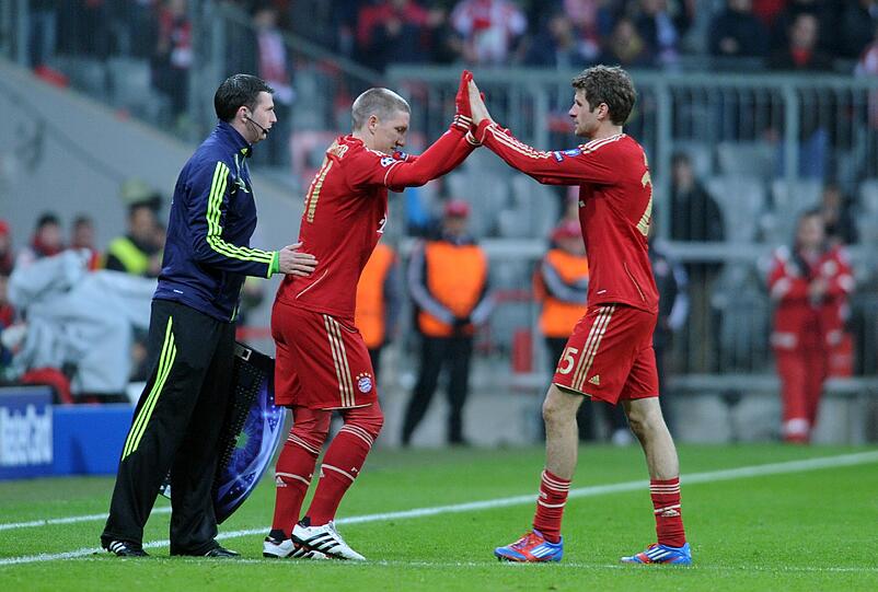 BASTIAN SCHWEINSTEIGER - NOTE 3:
Der Kapitän der Herzen durfte auch noch für 20 Minuten mitmachen. Fügte sich in das gute Spiel ein.