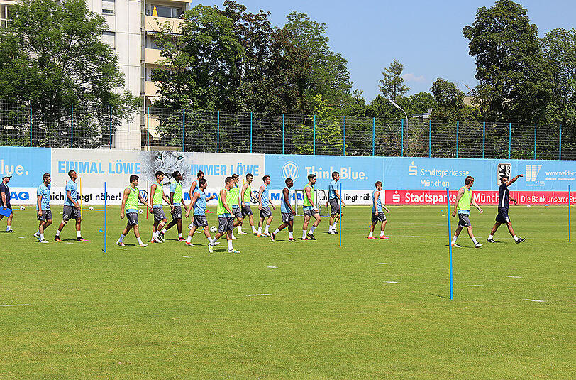 Am Samstag startete der TSV 1860 München ganz offiziell in die neue Saison. Klicken Sie sich durch die Bilder des Traningsauftakts mit dem neuen Trainer Kosta Runjaic.