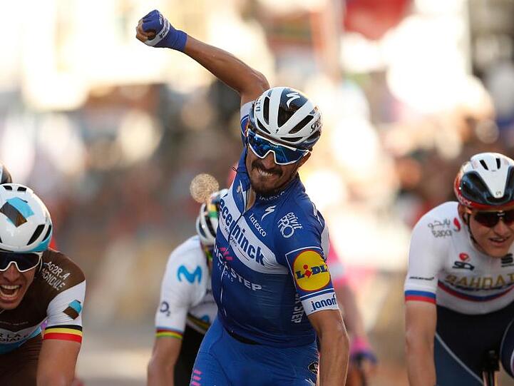 Noch nicht in Bestform: Vorjahressieger des Klassikers Mailand - Sanremo: Julian Alaphilippe (M) aus Frankreich.