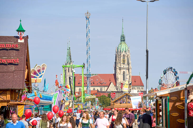Ozapft is: Besucherinnen und Besucher flanieren ab dem 20. September wieder über die Theresienwiese.