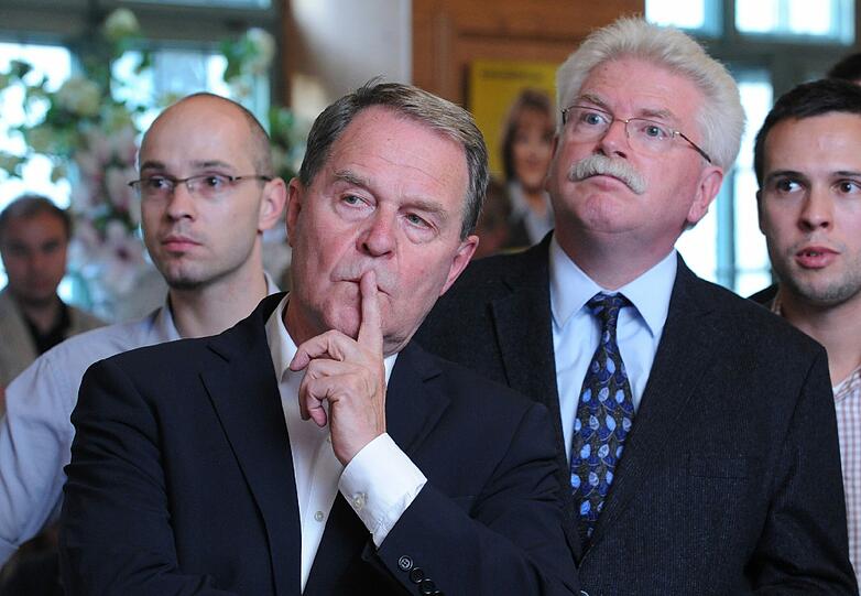 Wolfgang Heubisch (l.) und Martin Zeil bei der Verkündung der Wahlergebnisse. Da hoffen beide noch.