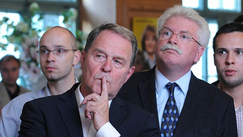Wolfgang Heubisch (l.) und Martin Zeil bei der Verkündung der Wahlergebnisse. Da hoffen beide noch.