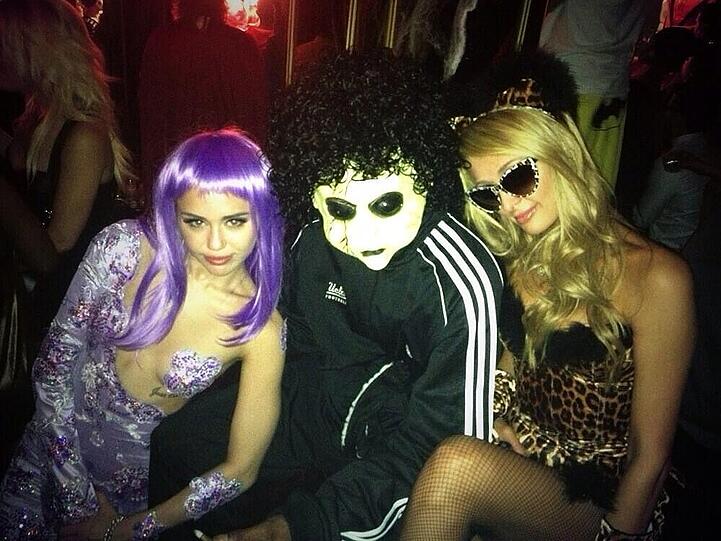 Miley Cyrus (v.l.), Snoop Dogg und Paris Hilton haben gemeinsam Halloween gefeiert