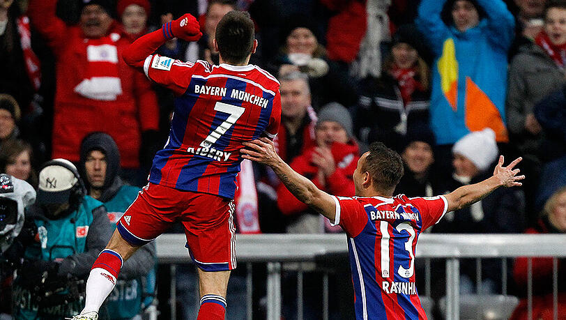 Franck Ribéry bejubelt mit Rafinha sein Siegtor gegen Bayer Leverkusen. Franck Ribéry bejubelt mit Rafinha sein Siegtor gegen Bayer Leverkusen.