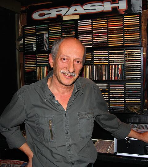 Günter Haslinger: Der Münchner (60) hat mit 16 als Aushilfs-Diskjockey im Crash angefangen. Wenig später übernahm er als Geschäftsführer und ist das bis heute. Offiziell heißt er aber &bdquo;DJ Hasso&ldquo; und legt immer noch Rock-Oldies auf.
