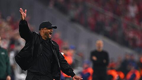 Nach seiner Gelb-Sperre im Hinspiel kehrte Bayern-Coach Vincent Kompany an die Seitenlinie zur&uuml;ck.