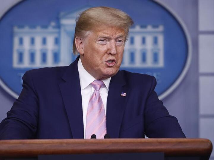 US-Präsident Donald Trump hat die Vereinigten Staaten angesichts steigender Opferzahlen der Coronavirus-Epidemie auf harte Zeiten eingeschworen.