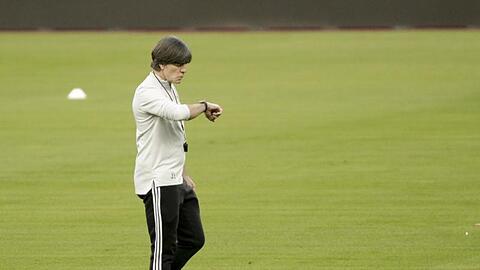 Das DFB-Präsidium gibt Bundestrainer Joachim Löw knapp zwei Wochen Zeit.