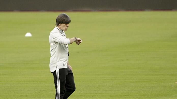 Das DFB-Präsidium gibt Bundestrainer Joachim Löw knapp zwei Wochen Zeit.