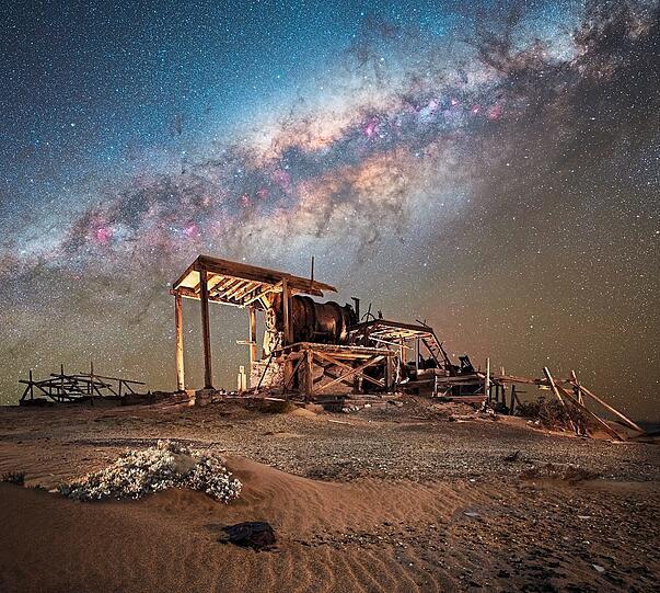 Der Himmel über Namibia im Süden Afrikas. Das Areal um Bogenfels hieß früher "Sperrgebiet" - die deutschen Kolonialherren suchten dort nach Diamanten. Ihre Bauten sind mittlerweile Geisterorte.