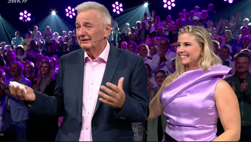 Stiftungsgr&uuml;nder Reiner Meutsch wurde von Beatrice Egli &uuml;berrascht.