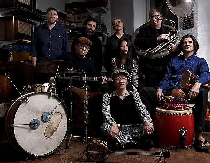 Die Münchner Band Sasebo bringt Musik aus ihren Heimatländern zusammen.