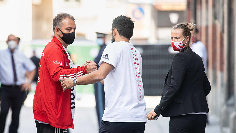 Bayern-Trainer Hansi Flick (l.), Sportvorstand Hasan Salihamidzic und Teammanagerin Kathleen Krüger beim Empfang durch OB Dieter Reiter am Münchner Rathaus.