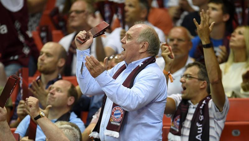 Uli Hoeneß fiebert bei einem Spiel der Bayern in der Basketball-Bundeliga mit. Uli Hoeneß fiebert bei einem Spiel der Bayern in der Basketball-Bundeliga mit.