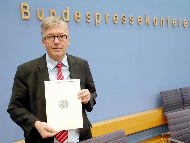 "Das System der Mangelbewirtschaftung besteht in allen Bereichen fort", so Hans-Peter Bartels, Wehrbeauftragter des Deutschen Bundestages bei der Vorstellung des Jahresberichts für 2018.