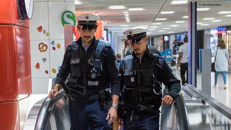 Die Bundespolizei bittet die Geschädigte sowie Personen, die diese Frau kennen, sich unter der Telefonnummer 089/515550-0 zu melden. (Symbolbild) Die Bundespolizei bittet die Geschädigte sowie Personen, die diese Frau kennen, sich unter der Telefonnummer 089/515550-0 zu melden. (Symbolbild)