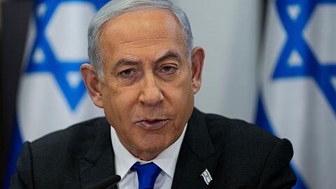 Dem israelischen Ministerpräsidenten Benjamin Netanjahu könnte eine Verhaftung durch den Internationalen Strafgerichtshof drohen, ein Haftbefehl gegen ihn wie auch gegen die Hamas wurde bereits beantragt.