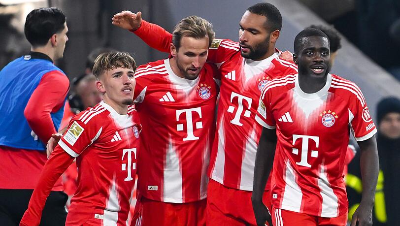 Bayern-Star Dayot Upamecano  (r) will seine ehemalige Villa in Harlaching ver&auml;u&szlig;ern. (Archivbild)