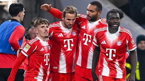 &Uuml;ber ihre Zukunft wird in M&uuml;nchen viel gesprochen: Dayot Upamecano (r) und Harry Kane (2.v.l.). (Archivbild)