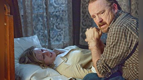 Carrie Anne Fleming mit ihrem Seriengatten Jim Beaver in "Supernatural".