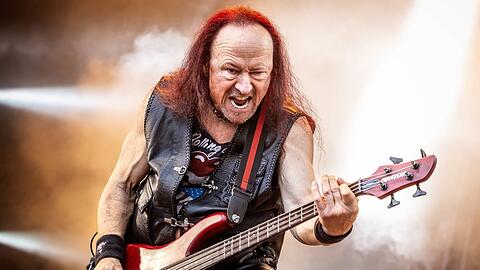 Conrad "Cronos" Lant w&auml;hrend eines Auftritts von Venom im Juni 2026 in Schweden.