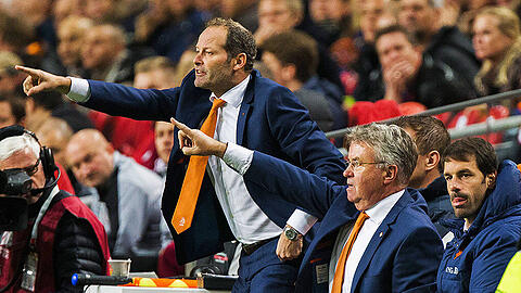 Guus Hiddink bleibt Trainer der Niederlande.