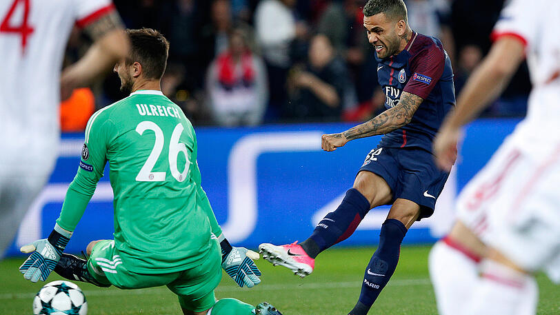 Sven Ulreich kassiert bereits nach zwei Minuten das erste Gegentor durch Dani Alves. Experten kritisieren den Bayern-Keeper.