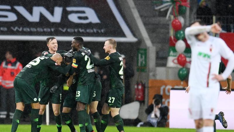 Die Wolfsburger siegten beim FC Augsburg mit 3:2. Die Wolfsburger siegten beim FC Augsburg mit 3:2.