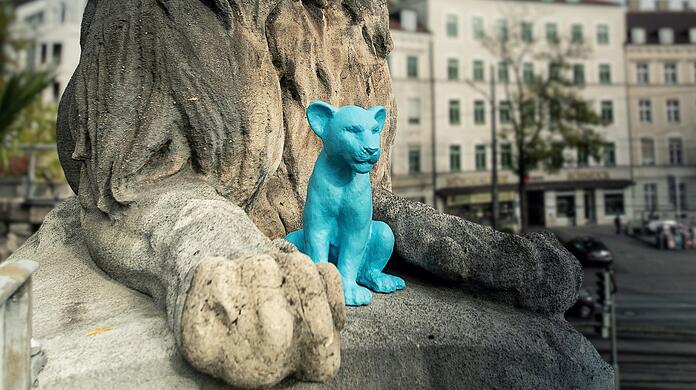 Der kleine blaue Löwe zog zuletzt die Blicke auf sich.